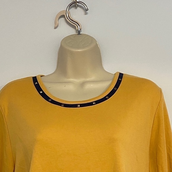 4/$35 Alia petite Medium yellow top studs scoop - Picture 2 of 4